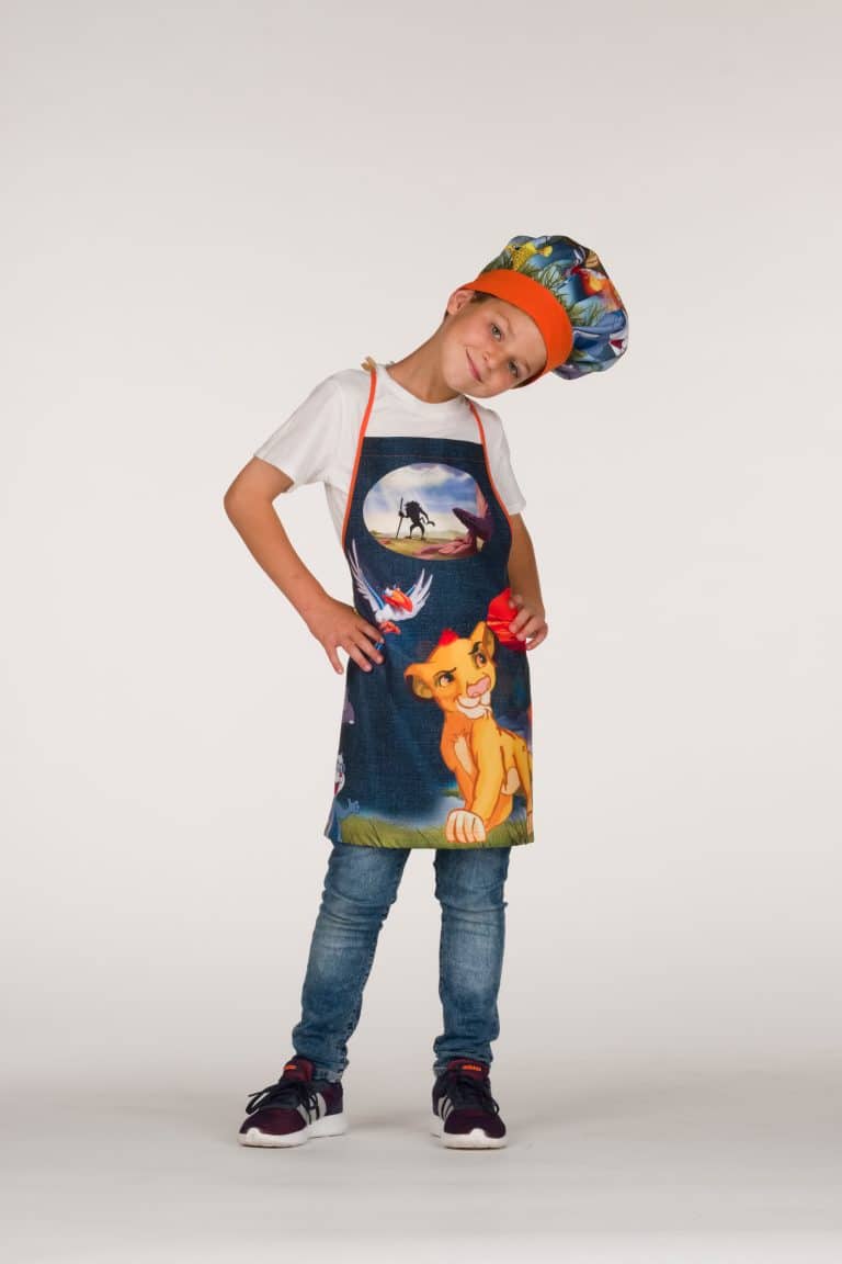Equipacion de cocinero infantil estampado con Rey Leon