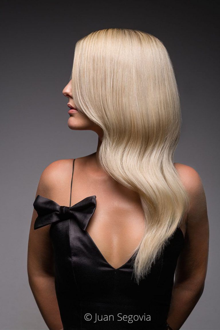 Fotografia para la sesion de peinados del estilista Mikel Garcia, modelo de perfil con ondas en el cabello
