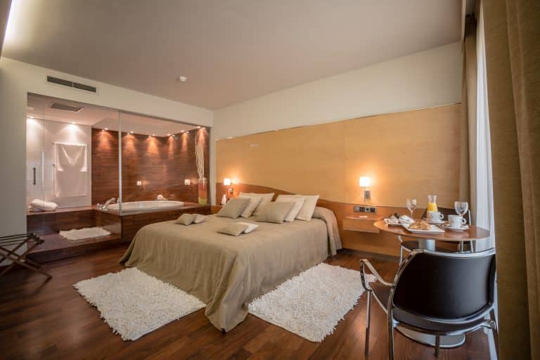 Suite del hotel Rull en Deltebre fotografia de instalaciones turisticas por Punt de Vista