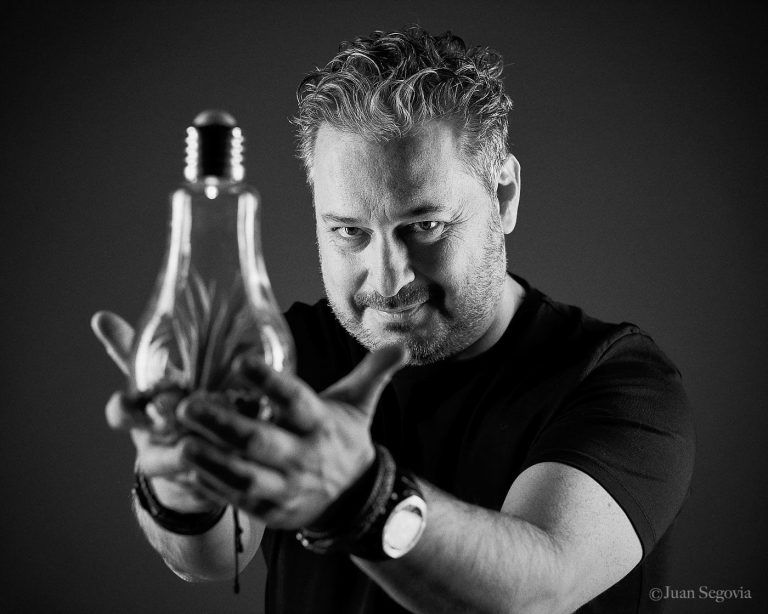 Retrato editorial para Diego Lujan, Ingeniero industrial y empresario en el estudio fotografico de Punt de Vista