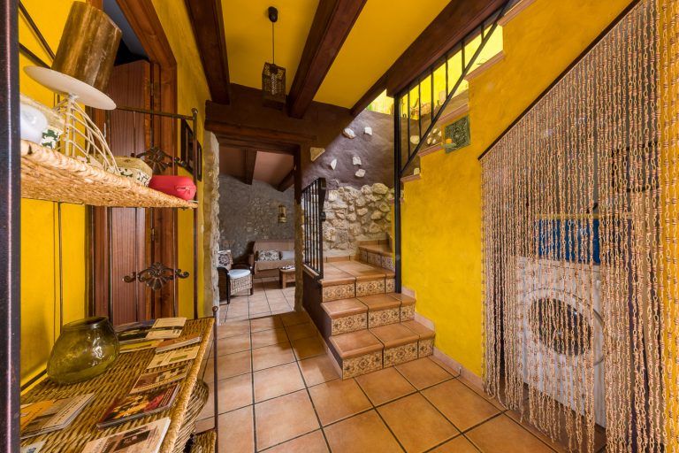 Fotografia de pasillo en la casa rural Lo maset de Carmeta en Tivenys, Tarragona