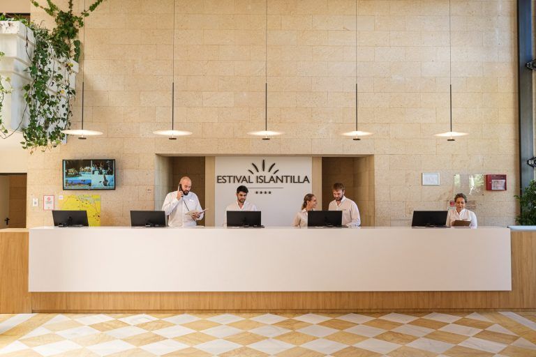 Fotografia de la recepcion del hotel Islantilla