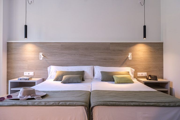 Fotografia de una habitacion doble del hotel Islantilla