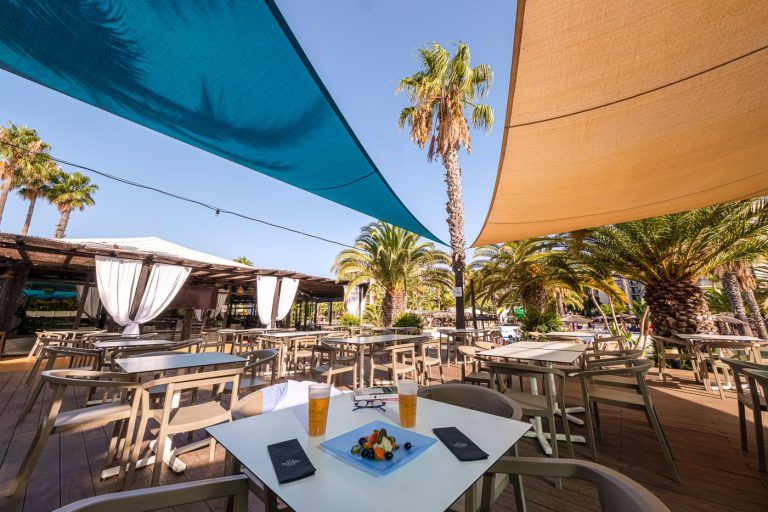 Fotografia de una terraza del hotel Islantilla
