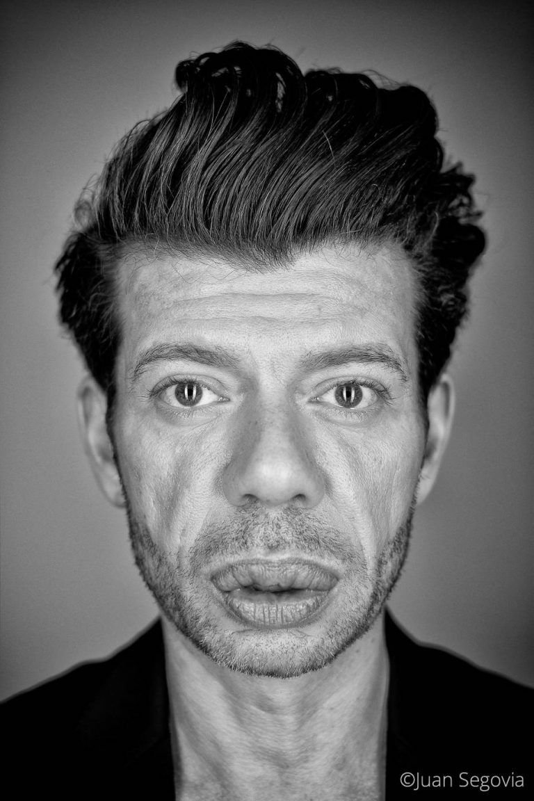 Retrato editorial en BN del estilista Mikel Perez
