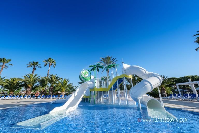 Atracciones en la piscina del camping Vendrell Platja
