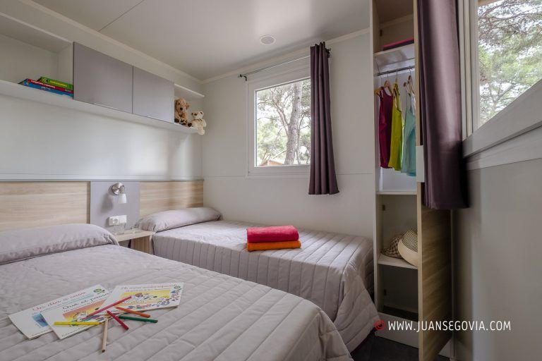 Dormitorio ninos en bungalow del camping Vendrell Platja