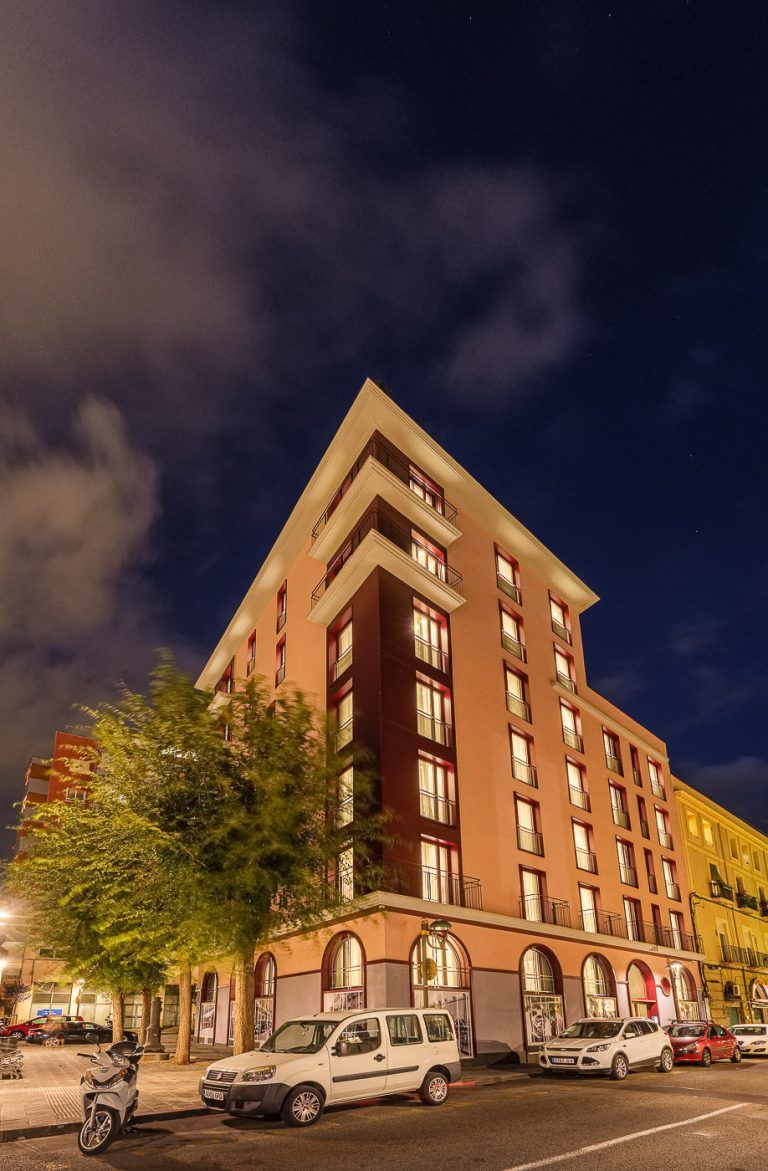 Fachada de los apartamentos Real de Tarragona