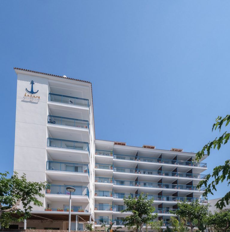 Fachada lateral apartamentos Ancora de Salou Tarragona
