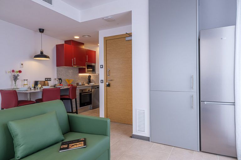 Fotografia de salon y cocina en apartamento Real de Tarragona
