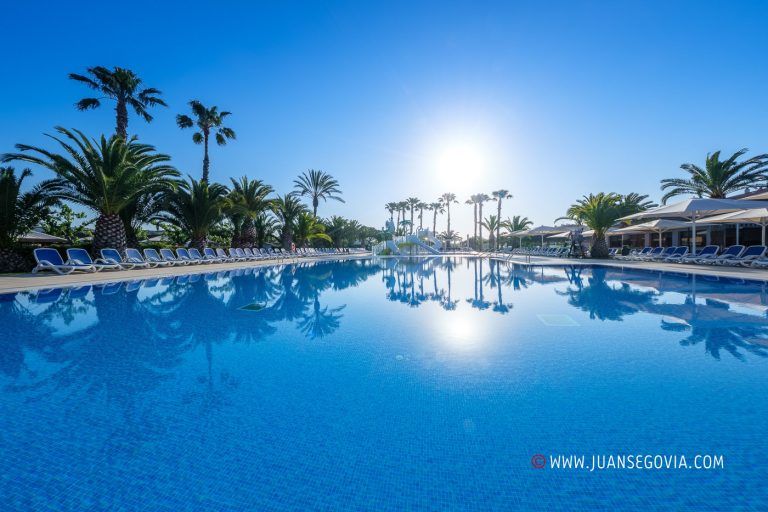 Piscina grande en el camping Vendrell Platja