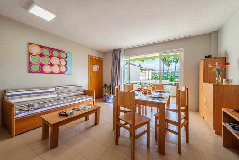 Salon comedor con vistas en apartamento de Salou Tarragona
