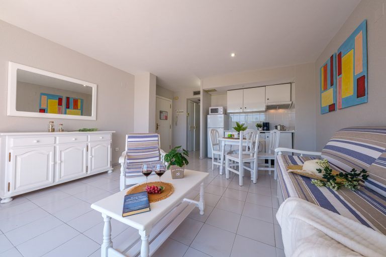 Salon comedor en apartamentos Punta Prima de La Pineda Tarragona