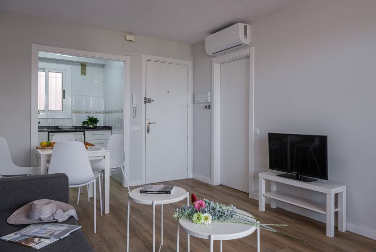 Salon comedor y cocina en apartamento de Salou Tarragona