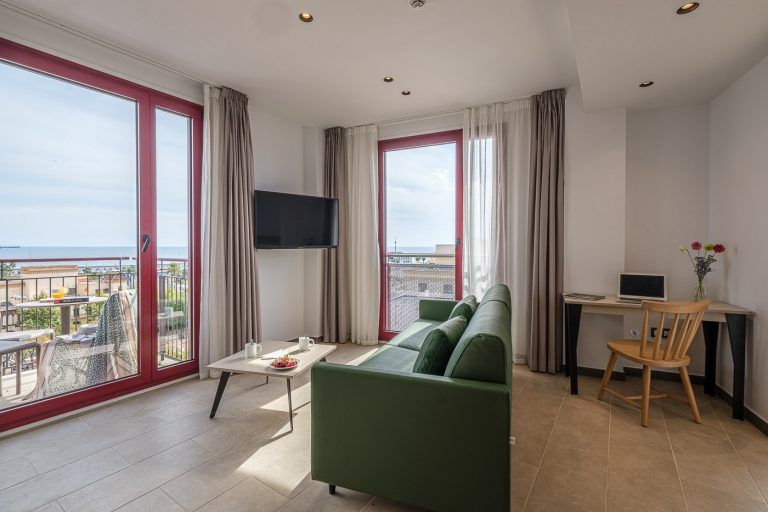 Salon con vistas en apartamento Real de Tarragona