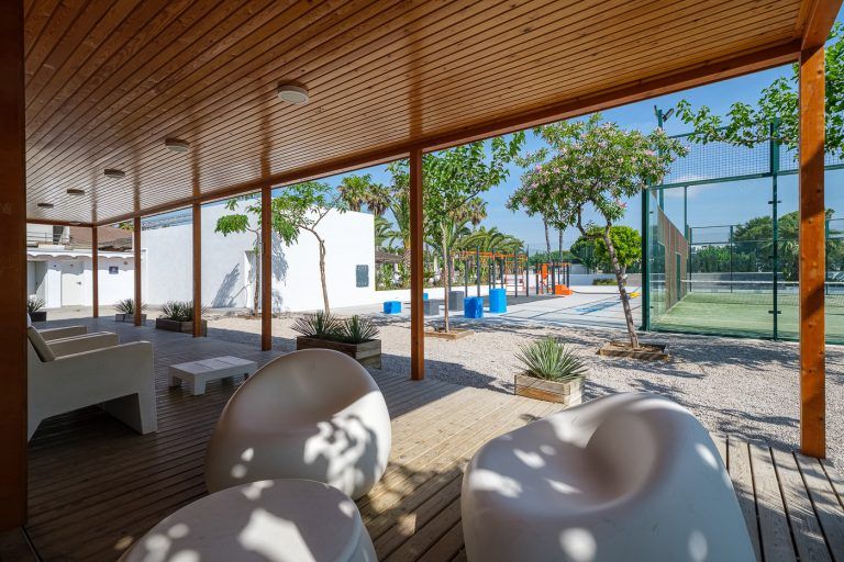 Terraza club en el camping Vendrell Platja