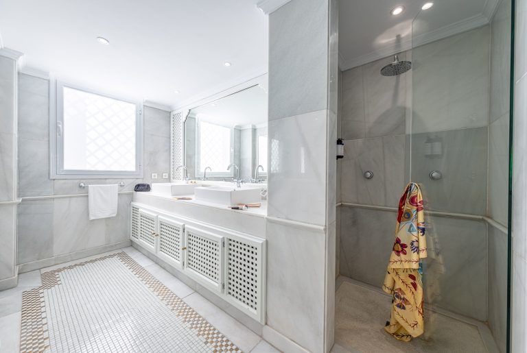Baño suite presidencial en el hotel Torrequebrada de Málaga