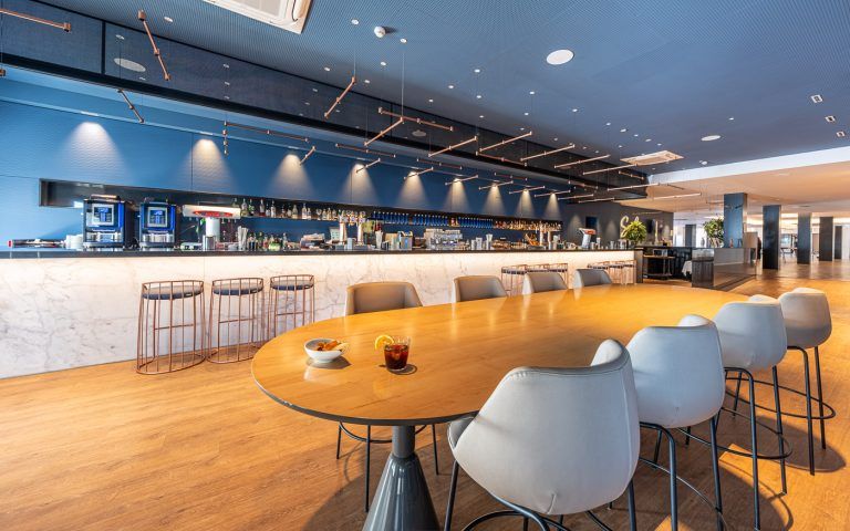 Espacio bar Saphir en el hotel Torrequebrada de Málaga