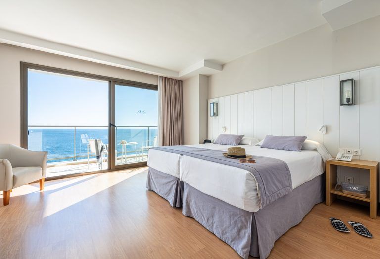 Suite con vistas al mar en el hotel Torrequebrada de Málaga